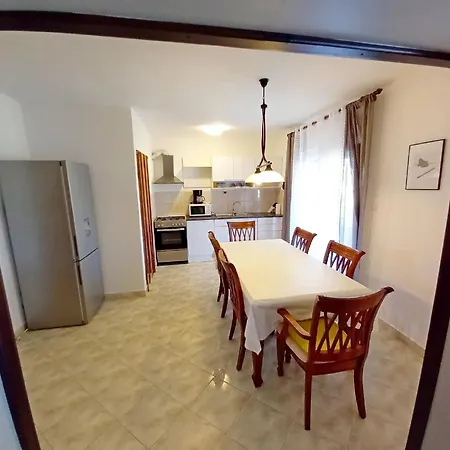 Apartment Geraeumige In Fazana Mit Gemeinsamem Grill *