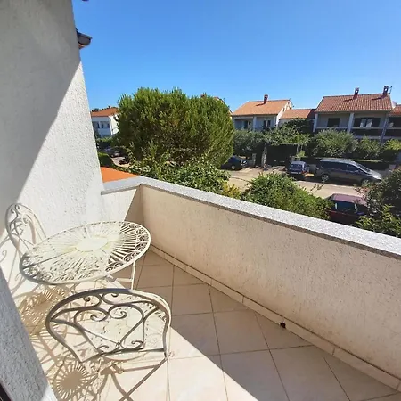 Geraeumige In Fazana Mit Gemeinsamem Grill Apartment *
