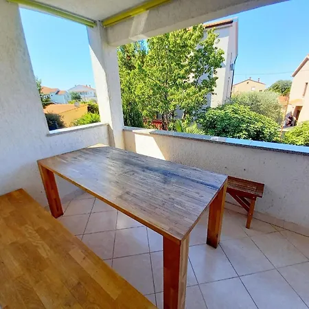Apartment Geraeumige In Fazana Mit Gemeinsamem Grill