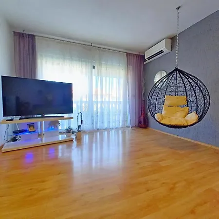 Geraeumige In Fazana Mit Gemeinsamem Grill Apartment